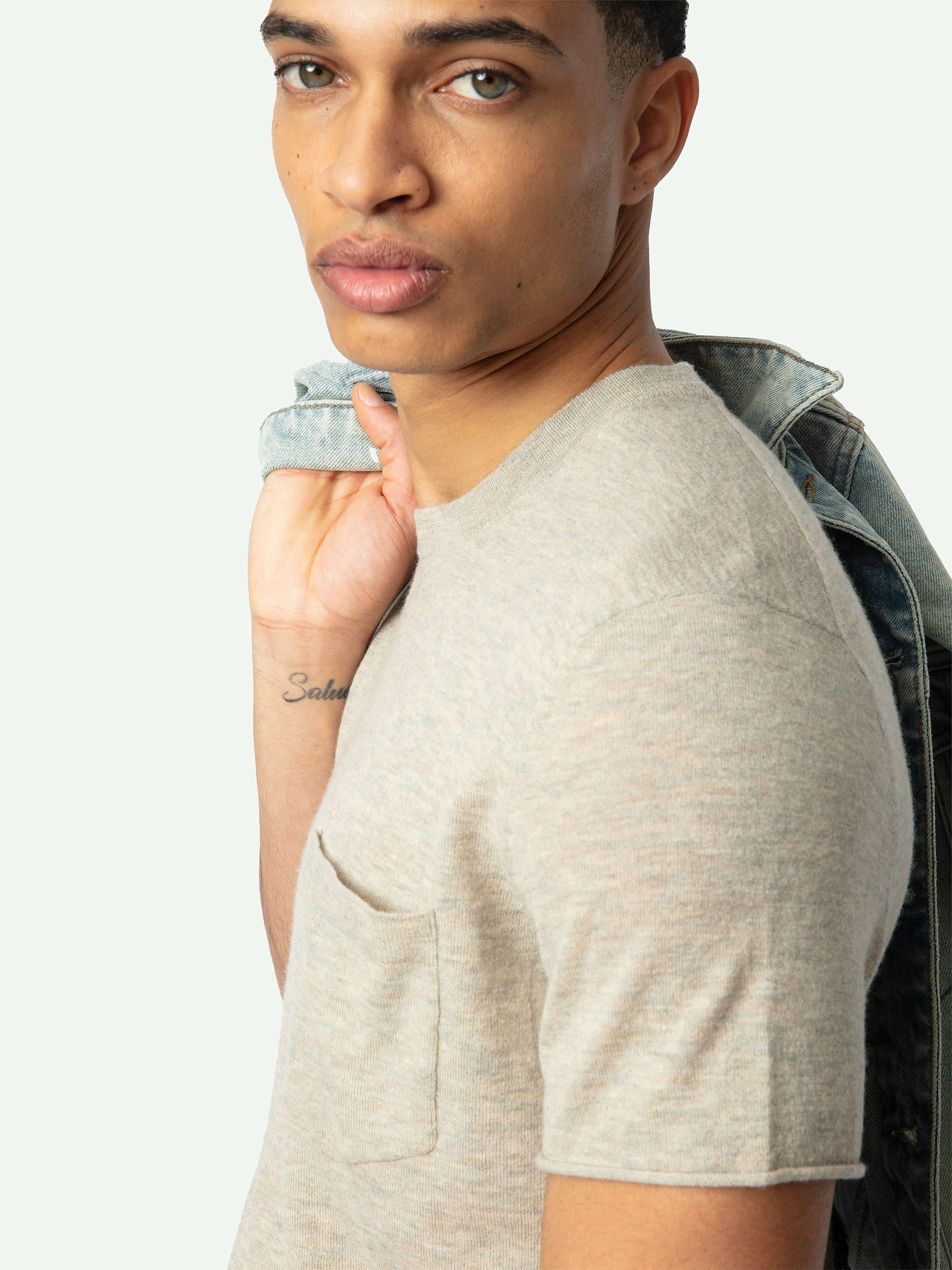 Jimmy Cashmere Sweater - Short-sleeved sweater with round neck and patch pocket.